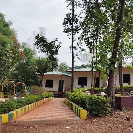 White Elephant Restaurant & Cottages Gokarna Gokarna  Bagian luar foto