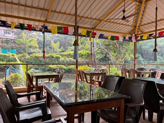 White Elephant Restaurant & Cottages Gokarna Gokarna  Bagian luar foto