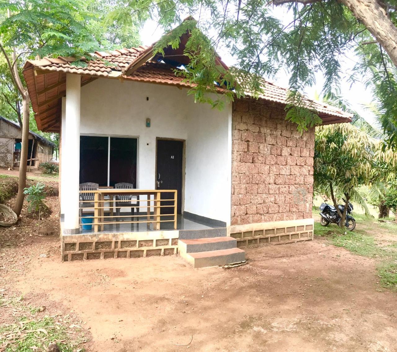 White Elephant Restaurant & Cottages Gokarna Gokarna  Bagian luar foto